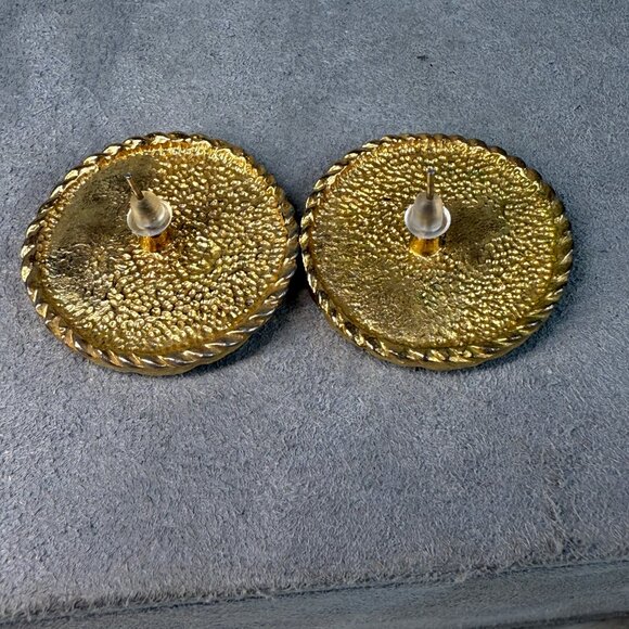 Vintage Cream Enamel Gold Tone Round Pierced Earrings 1" - Picture 3 of 5